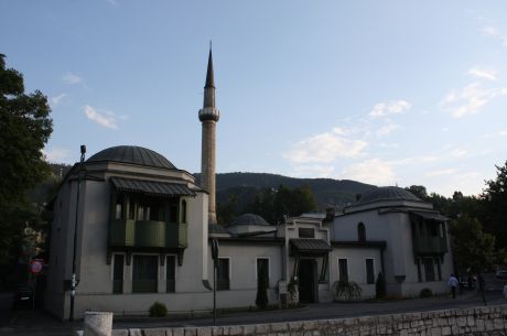 ECE VAHAPOĞLU İLE BOSNA – HERSEK ve PİRAMİTLER TURU